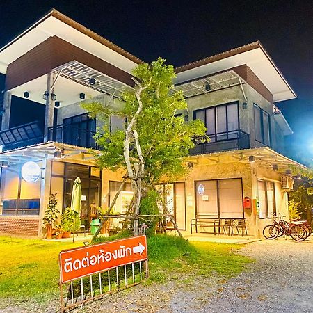 บ้านต้นไม้โฮมสเตย์อุทัยธานี Extérieur photo